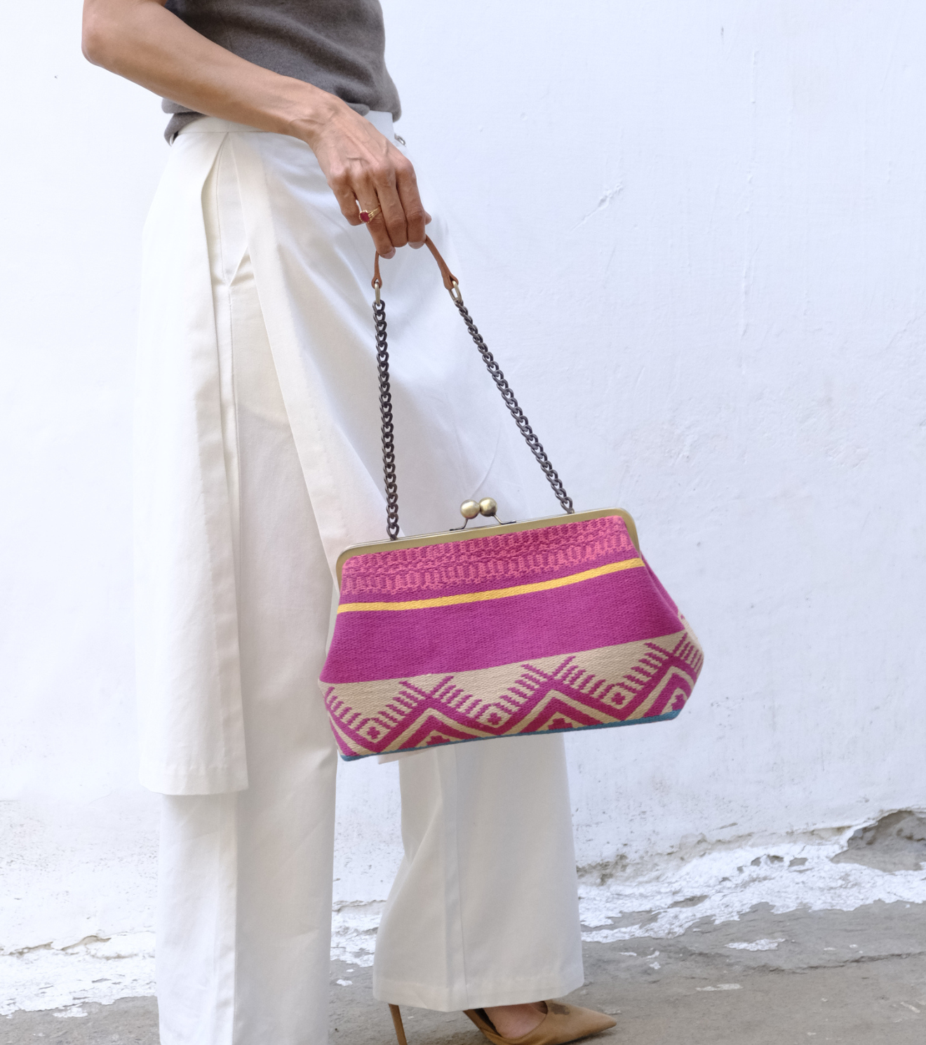 Sunset Thread Clutch