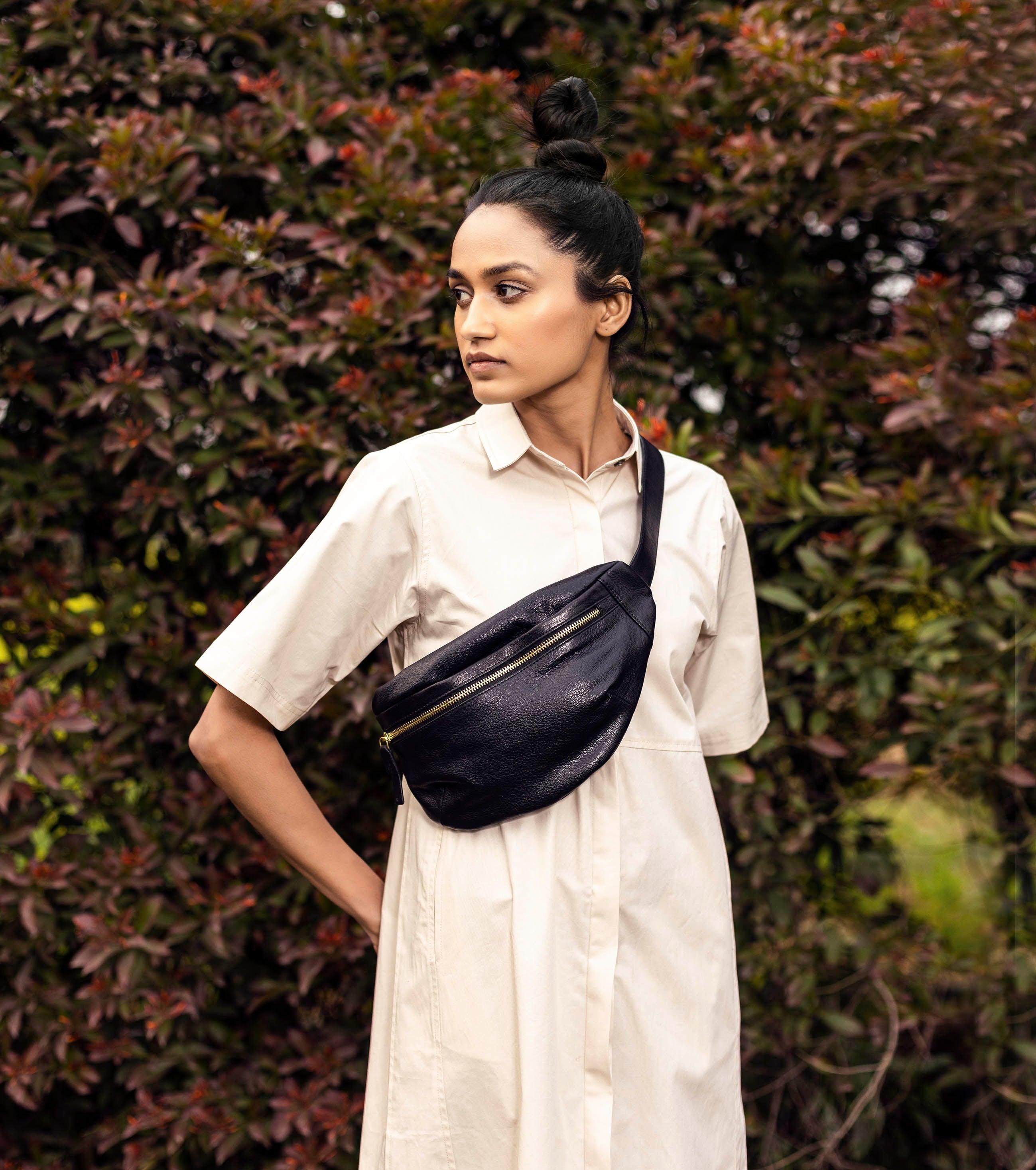 Black fanny pack Khara Kapas