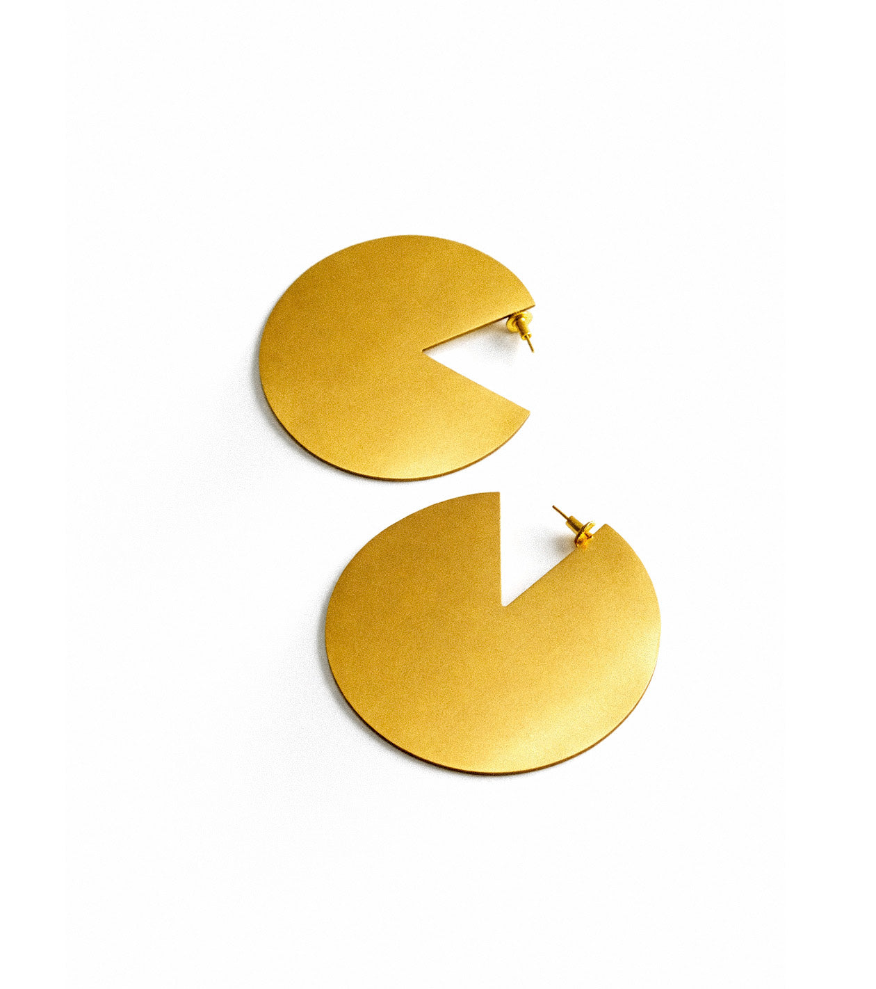 Cyral Studs