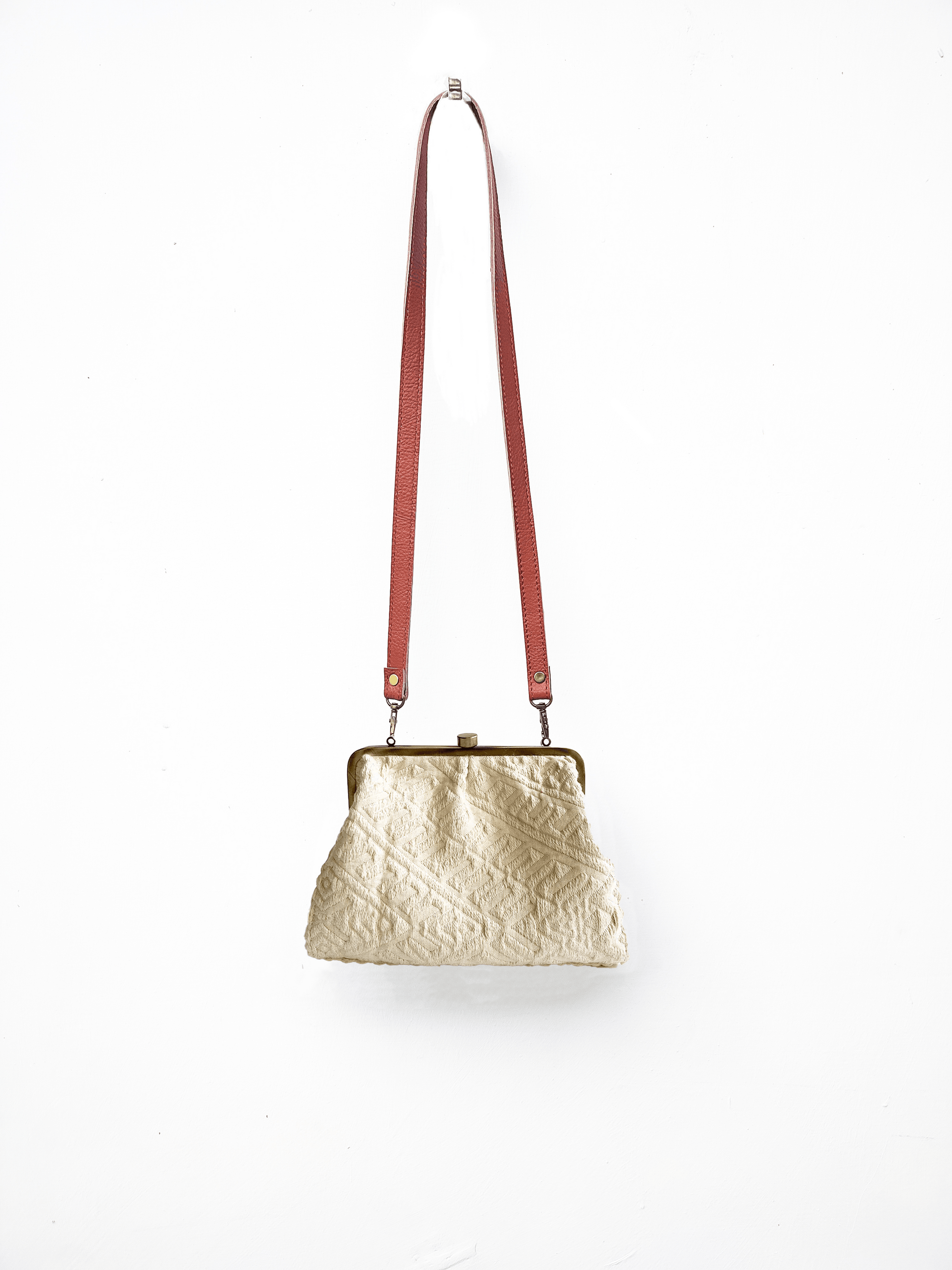 Egg shell clutch - Khara Kapas