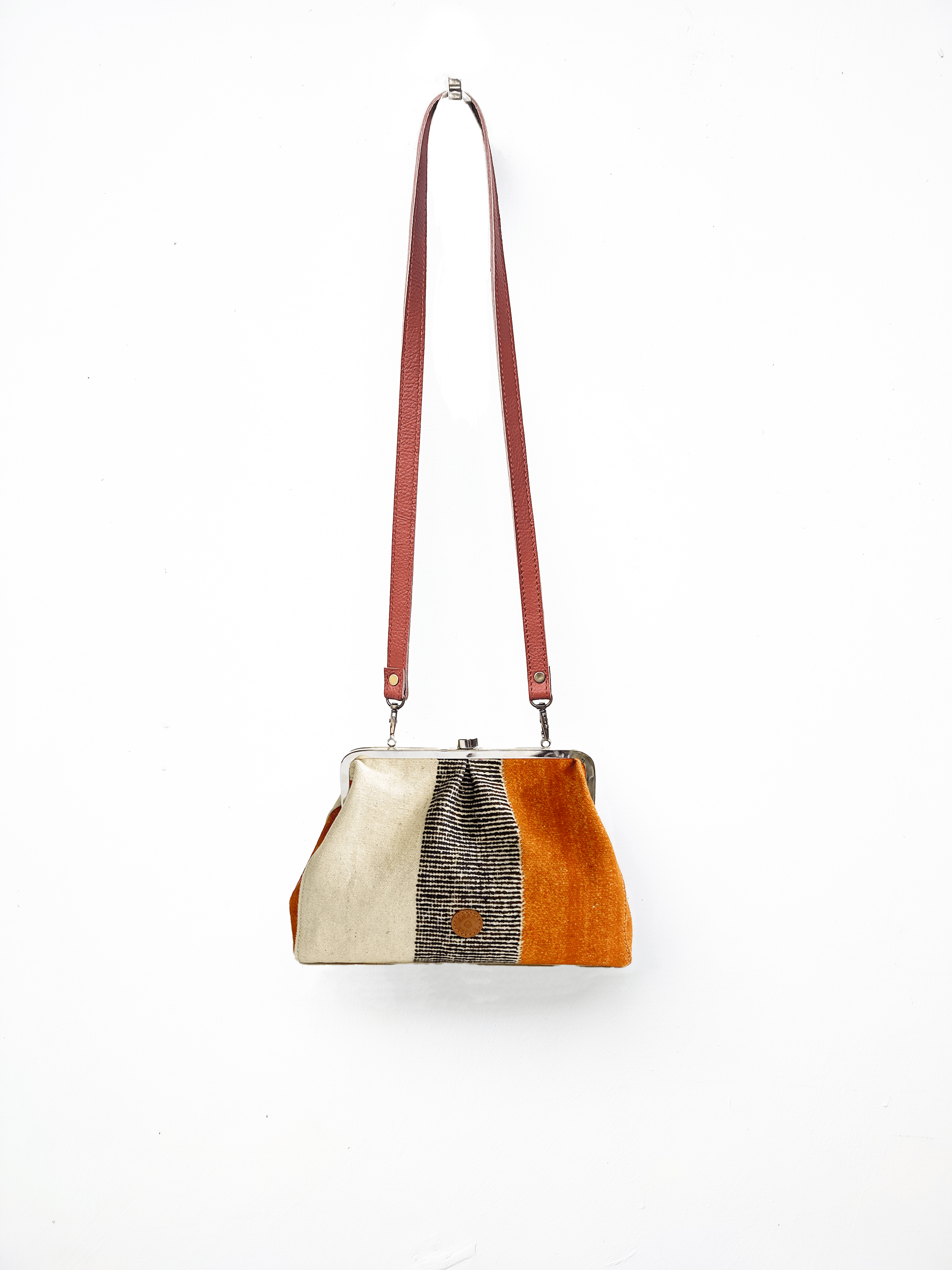Horus clutch - Khara Kapas