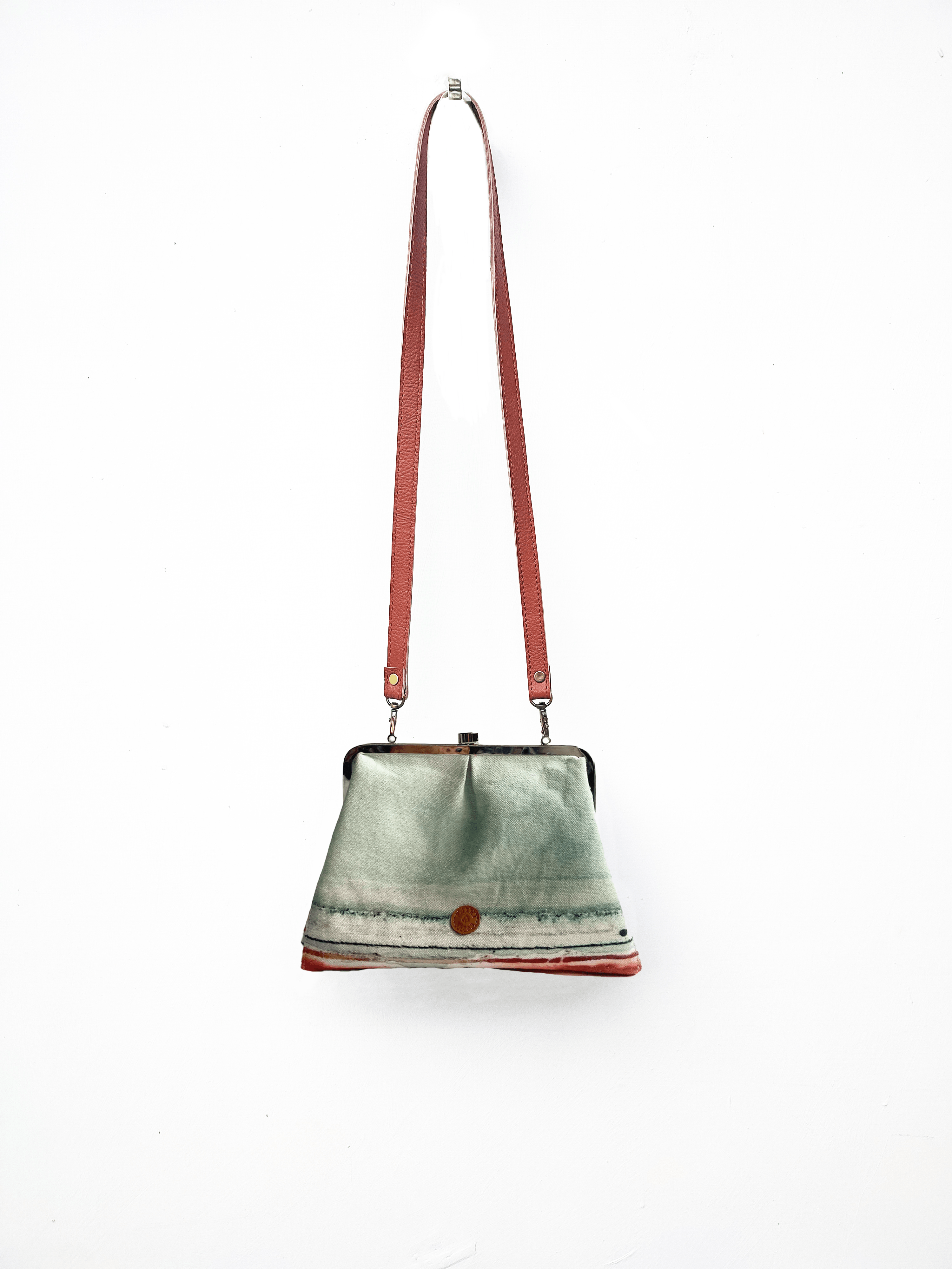 Sea shore clutch - Khara Kapas