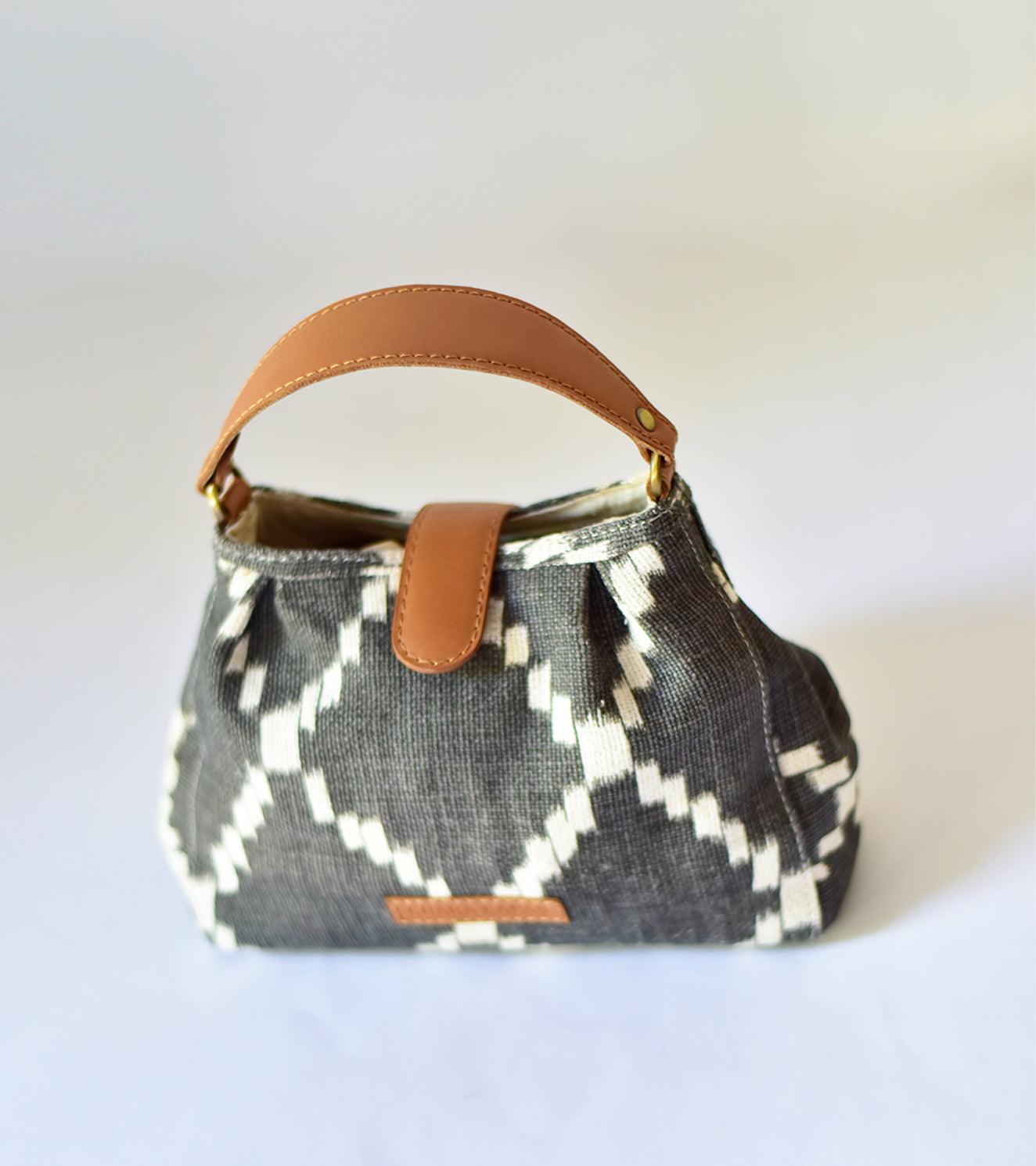 Willow bucket bag